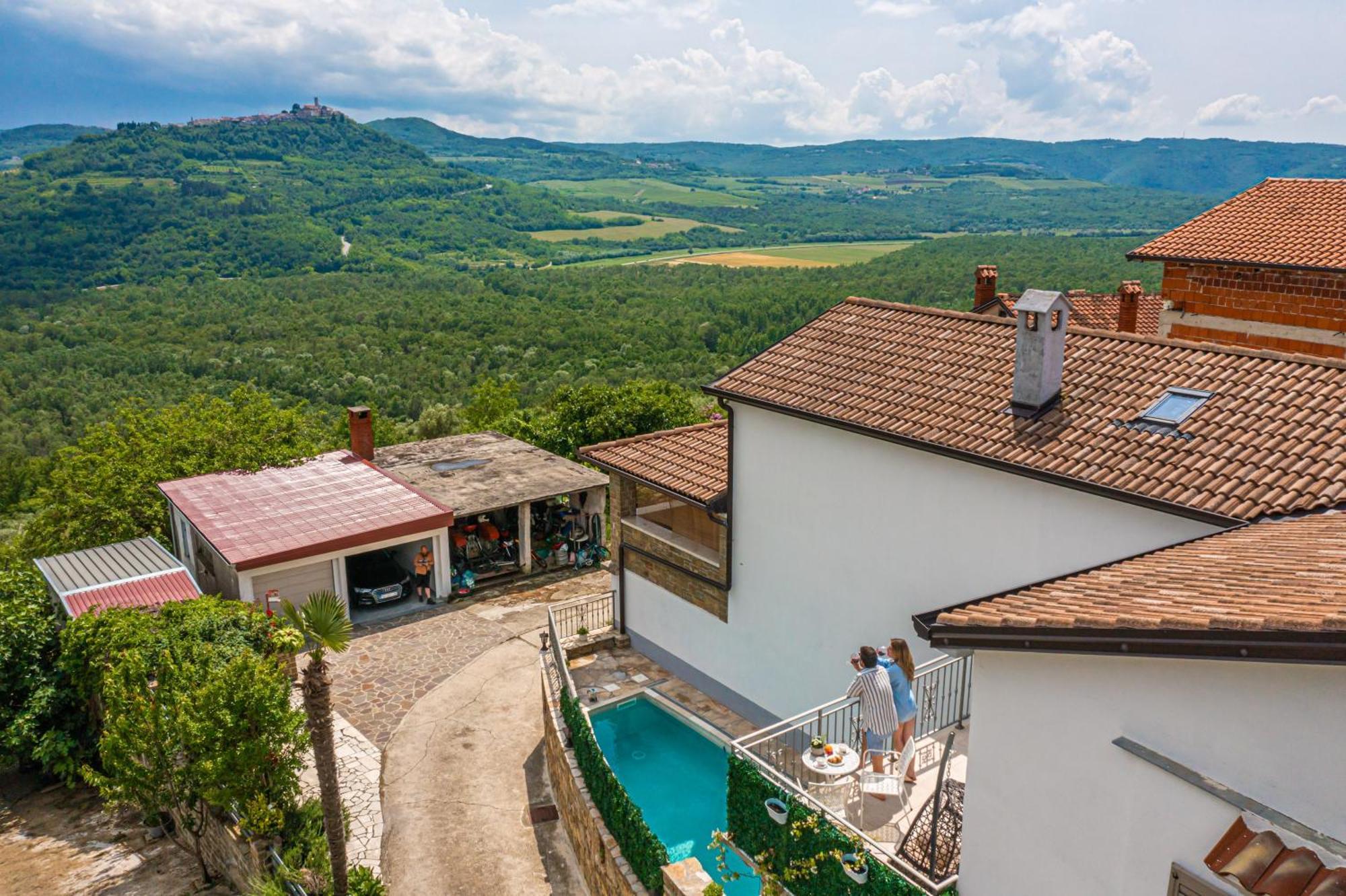 Hébergement de vacances Belveder Motovun With Heated Pool